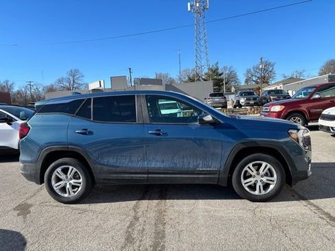 Used 2024 GMC Terrain SLE image 4