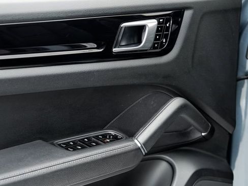 Certified 2019 Porsche Cayenne AWD/4WD image 8
