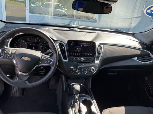 Used 2023 Chevrolet Malibu LT image 3