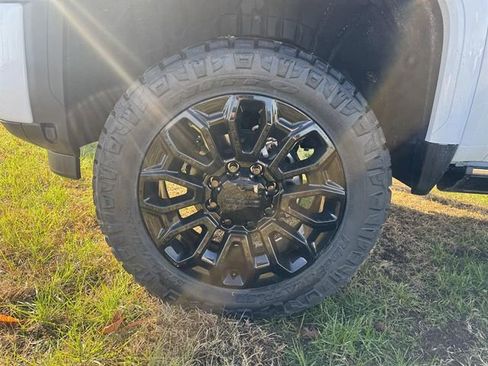 New 2026 GMC Sierra 2500 Denali Ultimate image 16