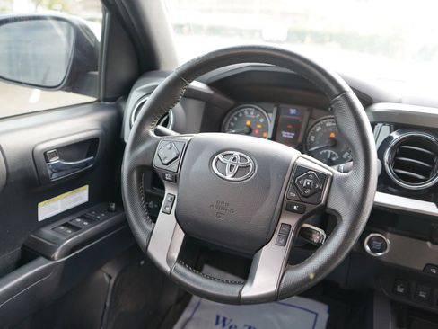 Used 2019 Toyota Tacoma TRD Sport w/ Technology Package image 14