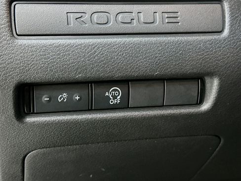 Used 2024 Nissan Rogue S image 17