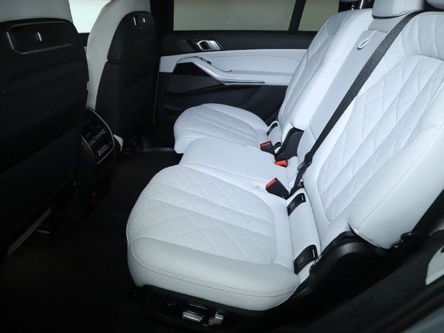 Used 2024 BMW X7 xDrive40i w/ Executive Package AWD/4WD image 17