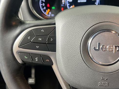 Used 2022 Jeep Grand Cherokee Limited w/ Tech Group RWD image 18