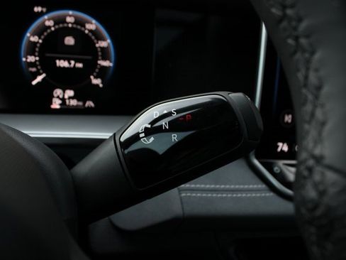 New 2025 Volkswagen Tiguan SE R-Line image 14