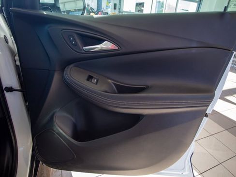 Used 2021 Buick Encore GX Essence image 10