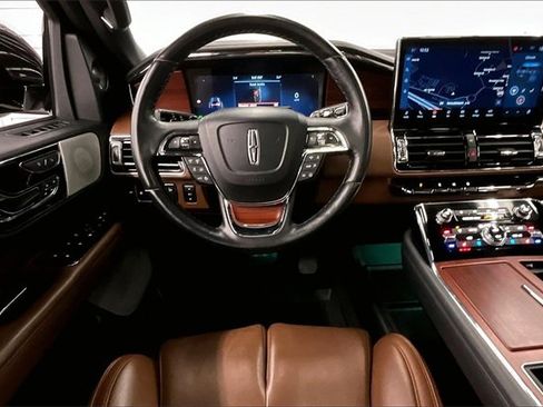 Used 2023 Lincoln Navigator Reserve image 5