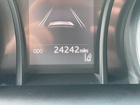 Used 2018 Toyota Camry LE FWD image 14