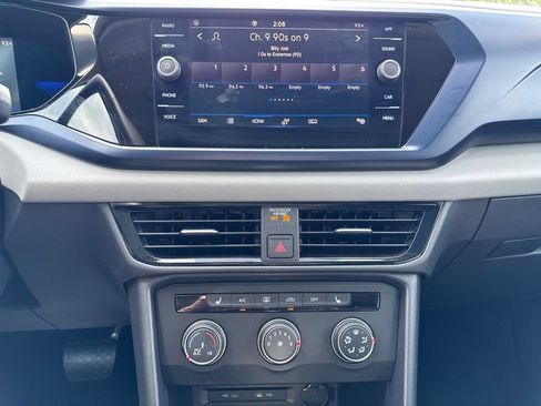 Used 2022 Volkswagen Taos SE w/ Panoramic Sunroof Package FWD image 20