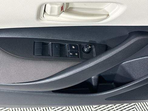 Used 2025 Toyota Corolla LE FWD image 14