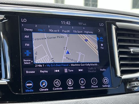 Used 2020 Chrysler Pacifica Touring-L w/ Advanced Safetytec Group FWD image 23