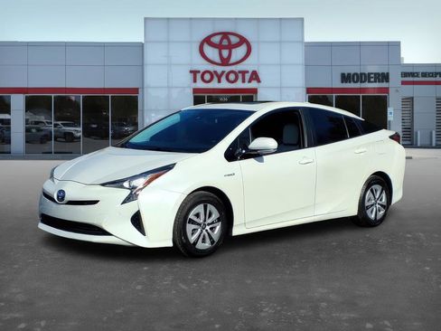 Used 2018 Toyota Prius Four image 1