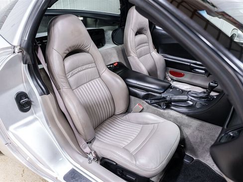 Used 2002 Chevrolet Corvette Coupe w/ Preferred Equipment Group1 RWD image 21