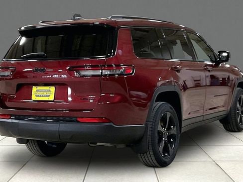 Used 2023 Jeep Grand Cherokee L Limited w/ Black Appearance Package AWD/4WD image 12