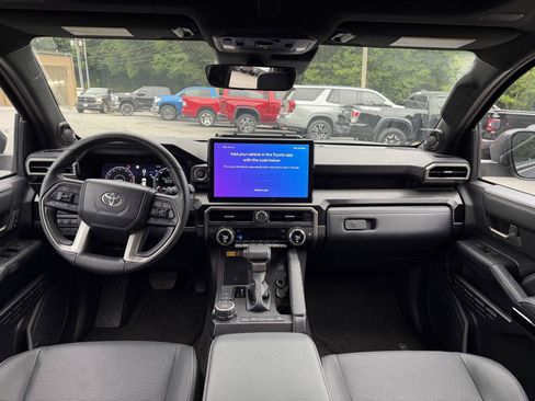 Used 2025 Toyota 4Runner Limited AWD/4WD image 45