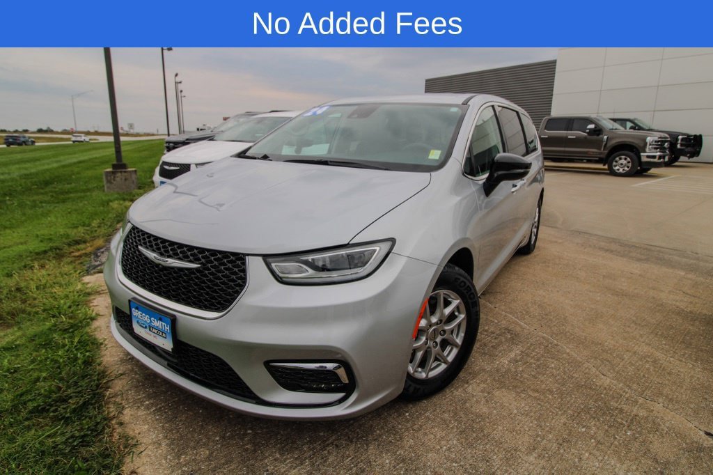 Used 2024 Chrysler Pacifica Touring-L FWD image 1