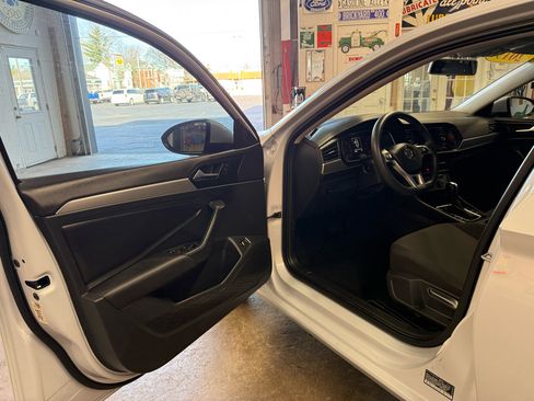 Used 2019 Volkswagen Jetta S image 10