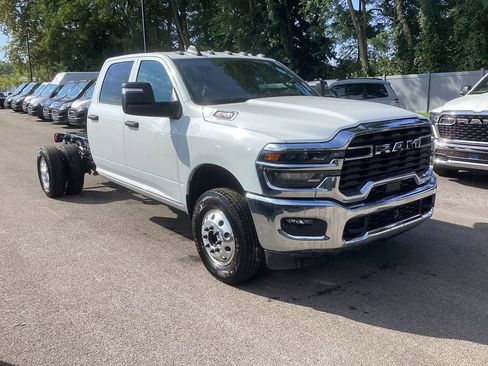 New 2025 RAM 3500 Tradesman w/ Chrome Appearance Group image 4