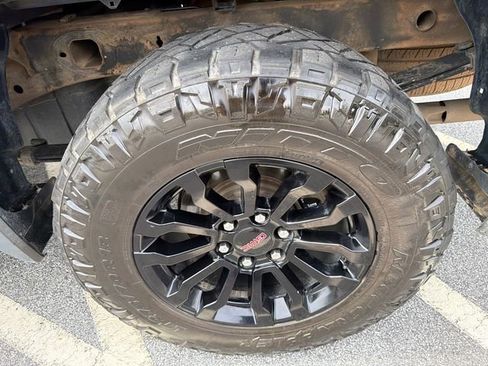 Used 2022 GMC Sierra 1500 AT4 w/ AT4 Premium Package AWD/4WD image 19