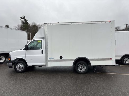 Used 2024 GMC Savana 3500 w/ Power Convenience Package RWD image 4