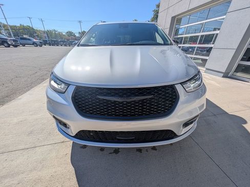 New 2026 Chrysler Pacifica Select w/ S Appearance Package image 10