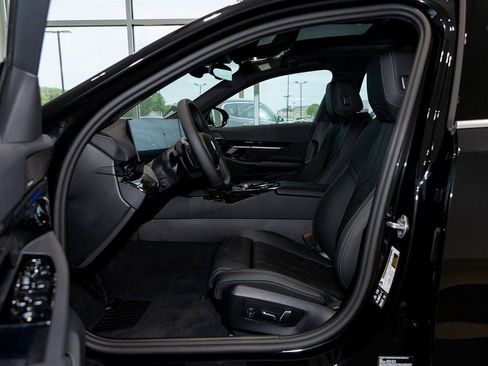 Used 2026 BMW 530i xDrive w/ Premium Package image 18