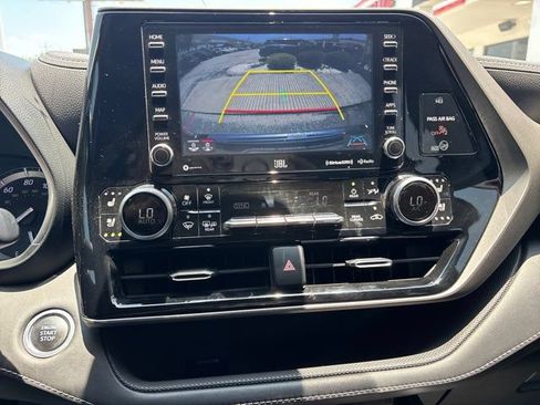 Used 2020 Toyota Highlander Limited FWD image 35
