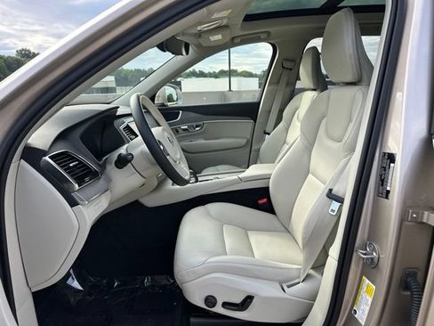Certified 2025 Volvo XC90 T8 Plus w/ Protection Package AWD/4WD image 19
