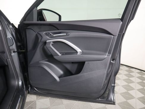 Used 2025 Audi Q5 Premium w/ Convenience Package image 28