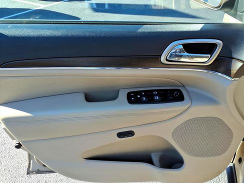 Used 2015 Jeep Grand Cherokee Limited image 17