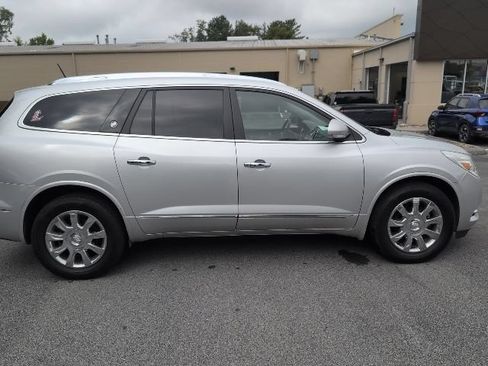 Used 2017 Buick Enclave Leather AWD/4WD image 10