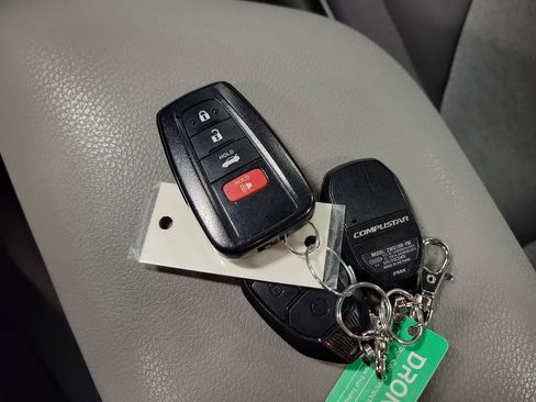 Used 2022 Toyota Camry LE FWD image 15