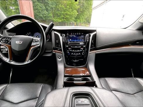 Used 2020 Cadillac Escalade Luxury w/ LPO, Radiant Package AWD/4WD image 15