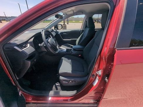 Used 2025 Toyota RAV4 XLE AWD/4WD image 12