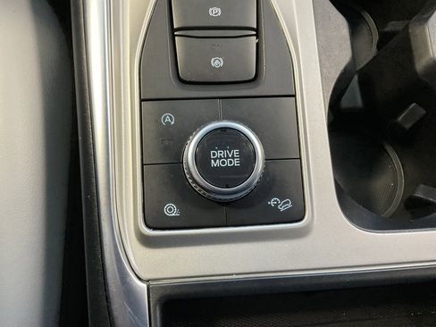 Used 2021 Ford Explorer XLT w/ Equipment Group 202A image 18