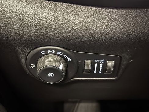 Used 2023 Jeep Compass High Altitude AWD/4WD image 29