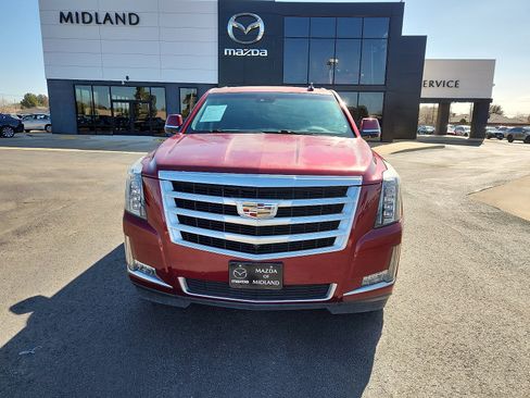 Used 2016 Cadillac Escalade Luxury image 2