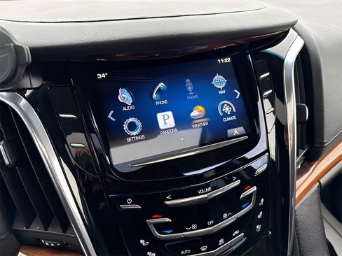 Used 2015 Cadillac Escalade Luxury image 28