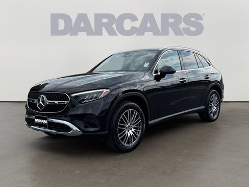 Used 2025 Mercedes-Benz GLC 300 4MATIC image 2