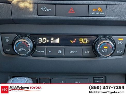 Used 2024 Nissan Frontier SV w/ SV Convenience Package image 25