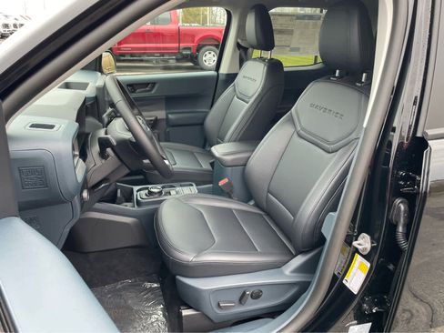 New 2025 Ford Maverick Lariat w/ Black Appearance Package image 14