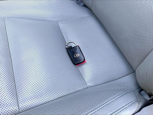 Used 2018 Toyota Highlander Limited FWD image 13