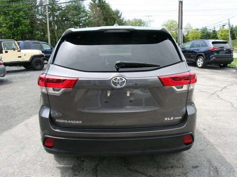 Used 2019 Toyota Highlander XLE AWD/4WD image 26