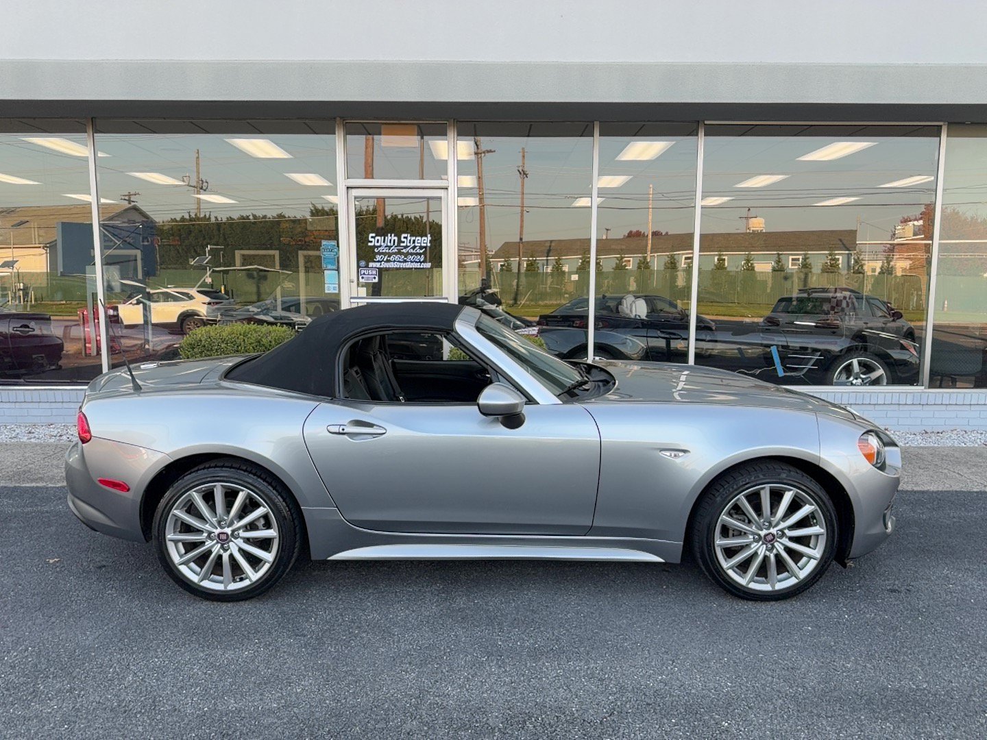 Used 2017 FIAT 124 Spider Lusso RWD image 29