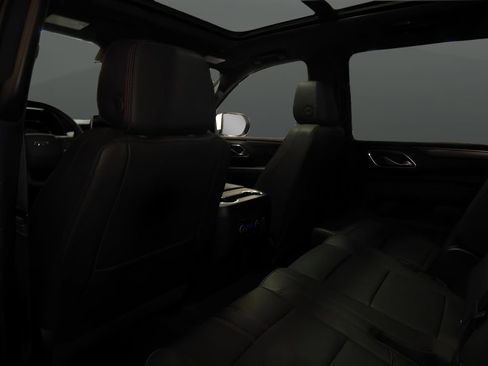 Used 2024 Chevrolet Suburban RST w/ Luxury Package image 30