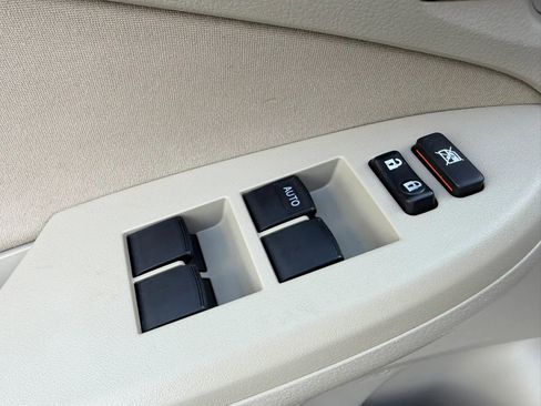 Used 2013 Toyota Corolla L FWD image 19