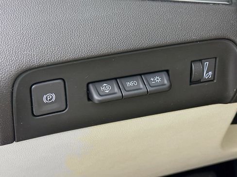 Used 2023 Buick Enclave Avenir w/ Avenir Technology Package AWD/4WD image 17