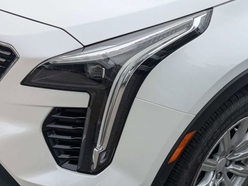 Used 2023 Cadillac XT4 Premium Luxury w/ Technology Package FWD image 9