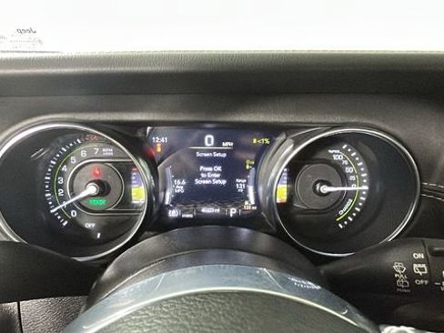 Used 2023 Jeep Wrangler Unlimited Sahara w/ Cold Weather Group AWD/4WD image 17