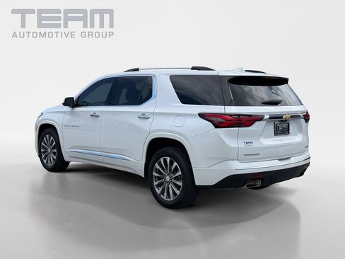 Used 2023 Chevrolet Traverse Premier FWD image 5